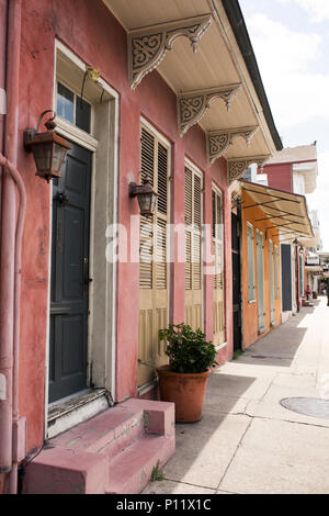 Dettagli architettonici sulle case storiche nel Quartiere Francese di New Orleans, in Louisiana, Stati Uniti d'America. Foto Stock