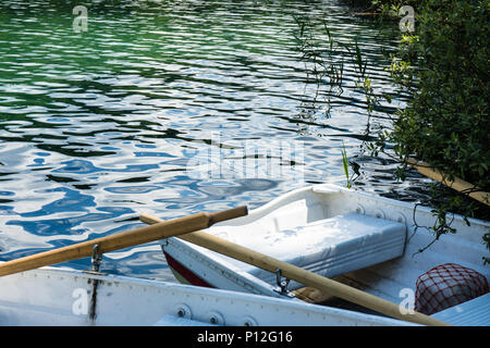 Barche su crestasee lago o cresta in flims svizzera Foto Stock