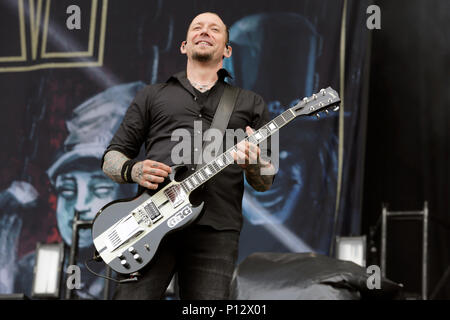 Michael Poulsen di Volbeat esegue sul palco durante il Download Festival 2018 a Donington Park, Derby l'8 giugno 2018. Foto Stock