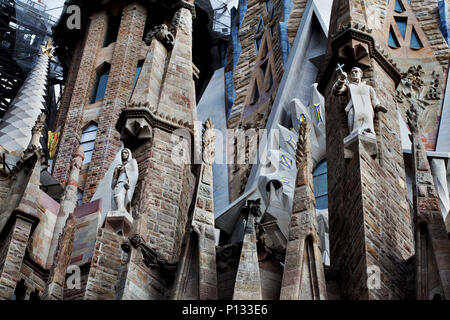 San Bruno e Santa Clara di Assisi, Sagrada Familia di Barcellona. Foto Stock