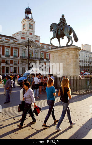 Montate la statua di Carlo III di Spagna, piazza Puerta del Sol di Madrid, Spagna Foto Stock