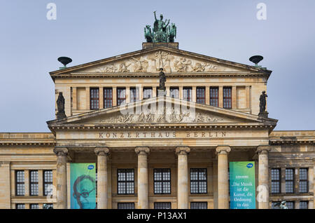 Berlino, Germania - Aprile 5, 2017: Gendarmenmarkt mercato al centro di Berlino Foto Stock
