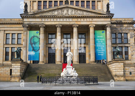 Berlino, Germania - Aprile 5, 2017: Gendarmenmarkt mercato al centro di Berlino Foto Stock