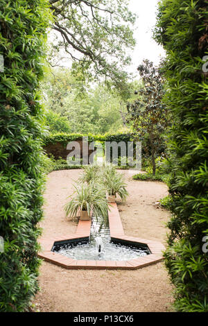 Il canale a Giardino Longue Vue House di New Orleans, in Louisiana, Stati Uniti d'America. Foto Stock