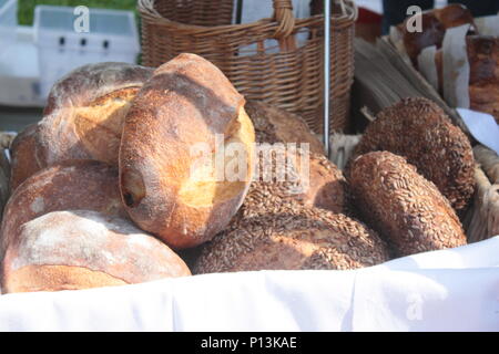 Pane fresco al Mercato degli Agricoltori Foto Stock