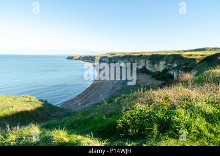 Vista in elevazione della spiaggia di Blast Seaham dal naso del punto, Seaham. Foto Stock