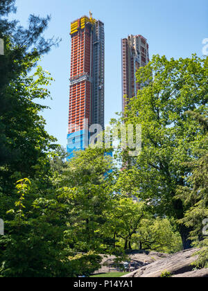 Grattacieli lungo la Central Park South. Noto anche come Billionaries riga nella città di New York. Foto Stock