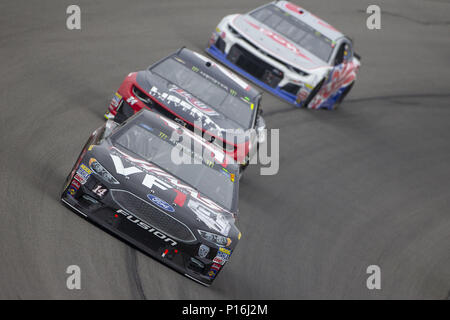 Brooklyn, Michigan, Stati Uniti d'America. Decimo Giugno, 2018. Clint Bowyer (14) Le gare off girare uno durante il Casino FireKeepers 400 a Michigan International Speedway di Brooklyn, Michigan. Credito: Stephen A. Arce/ASP/ZUMA filo/Alamy Live News Foto Stock