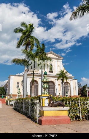 Una vista di Plaza Mayor nel Patrimonio mondiale dell UNESCO città di Trinidad, Cuba. Foto Stock