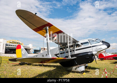 Madrid, Spagna - 3 Giugno 2018: De Havilland DH89 Dragon Rapide dal 1934 aeromobile durante air show della storica collezione aerei a Cuatro Vientos ai Foto Stock