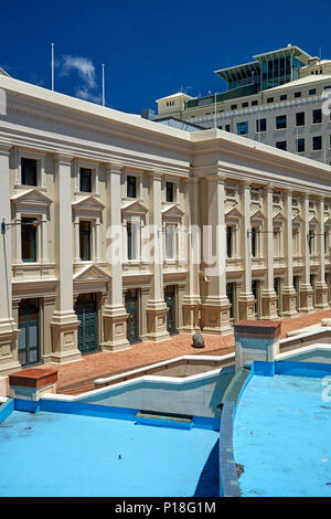 Wellington Town Hall e acqua caratteristica Piazza Civica, Wellington, Isola del nord, Nuova Zelanda Foto Stock