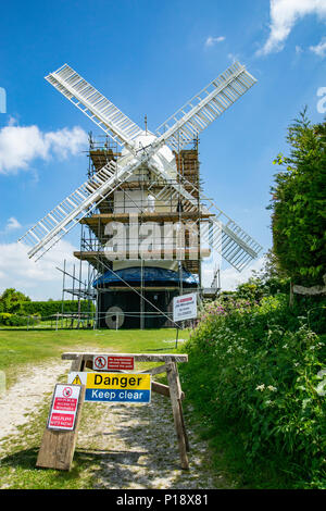 Il restauro del XIX secolo il mulino a vento di mais Jill situato a Clayton, West Sussex BN6 9PG nel Regno Unito. Foto Stock