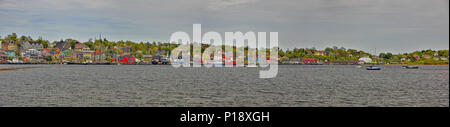 Lunenburg waterfront panorama di tutta la baia. Lunenburg, Nova Scotia, Canada. Foto Stock