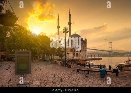 La moschea Otakoy - Istanbul Foto Stock