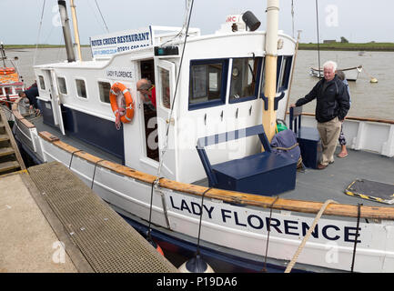 Signora Firenze River Cruise ristorante presso il quayside Orford, Suffolk, Inghilterra, Regno Unito Foto Stock