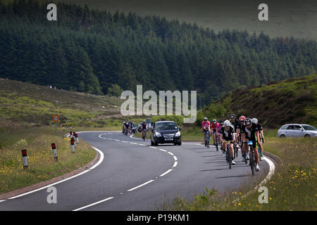 Dragon Ride L'etape Galles International manifestazione ciclistica che copre 100km a 300 km più impegnative in montagna le strade intorno al Parco Nazionale di Brecon Beacons Foto Stock