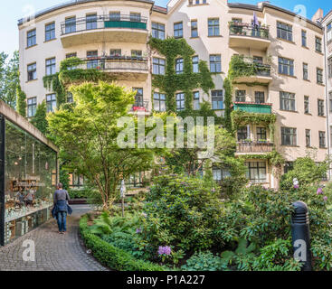 Giardino storico cortile di Hackesche Hofe a Berlino, Germania Foto Stock