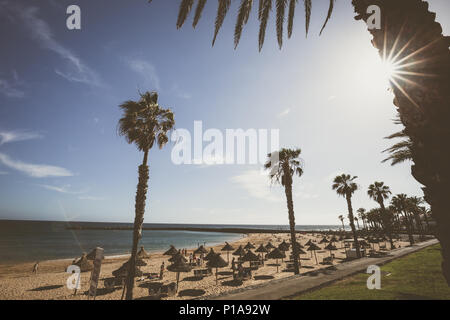 Le famose spiagge di Tenerife Playa Las Americas e Playas del Camison sulla giornata di sole. Foto Stock