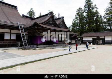 Vista esterna del Kongobu-ji, Koyasan. Questa è la sede della Shingon Setta Buddista in Giappone. Foto Stock