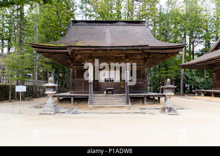 Pagoda Aizendo Santuario nella motivazione della dai Garan, Kongobu-ji tempio complesso, Koyasan, Giappone. Foto Stock