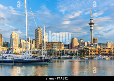 Nuova Zelanda Auckland Nuova Zelanda north island yachts in viadotto del porto interno del porto di Auckland waterfront porto di Viaduct auckland north island nz Foto Stock