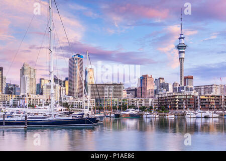 Nuova Zelanda Auckland Nuova Zelanda north island yachts in viadotto del porto interno del porto di Auckland waterfront porto di Viaduct auckland north island nz Foto Stock