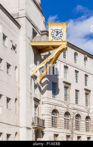 Leeds sala civica con oro alloggiamento orologio leeds city uffici del consiglio leeds city centre yorkshire England Regno unito Gb europa Foto Stock
