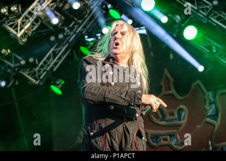 La Svezia Solvesborg - 10 giugno 2017. Il British heavy metal band Saxon esegue un concerto dal vivo durante la Presidenza svedese music festival Sweden Rock Festival 2017 in Blekinge. Qui il cantante Biff Byford è visto dal vivo sul palco. (Photo credit: Gonzales foto - Terje Dokken). Foto Stock