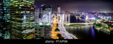 Vista verso i grattacieli di Brisbane. Brisbane è la capitale e la città più popolosa del stato australiano del Queensland. Foto Stock