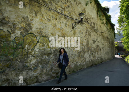 BRASOV, Romania - maggio 2018. Dopo le pareti vicolo, vestigia medioevali nella Città Vecchia di Brasov, Romania. Foto Stock