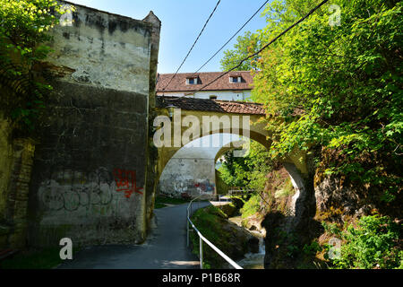 BRASOV, Romania - maggio 2018. Dopo le pareti vicolo, vestigia medioevali nella Città Vecchia di Brasov, Romania. Foto Stock