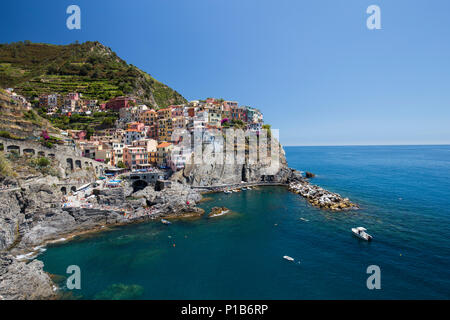 Vista della città di Manarola. Le Cinque Terre Liguria, Italia Foto Stock