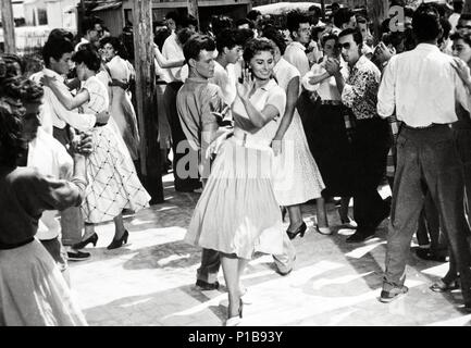 Pellicola originale titolo: LA DONNA DEL FIUME. Titolo inglese: fiume GIRL, i. Regista: Mario Soldati. Anno: 1955. Stelle: SOPHIA LOREN. Credito: PONTI-DE LAURENTIIS CINEMATOGRAFICA / Album Foto Stock