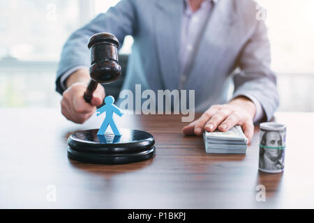 Media azienda ufficialmente inscritto un martello Foto Stock