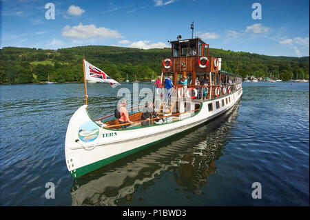 MV. Teal, uno dei piroscafi utilizzati come piacere di incrociatori on Windermere, Docking a Lakeside,Lake District, Cumbria, Regno Unito. Un sito Patrimonio Mondiale dell'UNESCO. Foto Stock