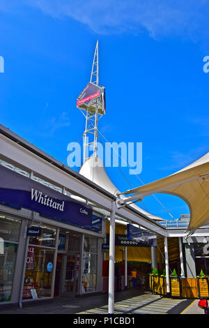 McArthur Glen Designer Outlet si trova a "I Pini" nei pressi di Bridgend, nel Galles del Sud Foto Stock