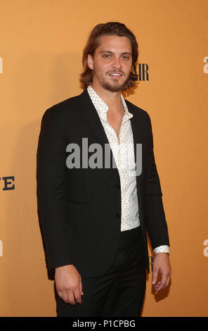 Los Angeles, Ca, Stati Uniti d'America. 11 Giugno, 2018. Luke Grimes, alla premiere di Yellowstone presso Paramount Studios di Los Angeles, la California il 11 giugno 2018. Credito: Faye Sadou/media/punzone Alamy Live News Foto Stock