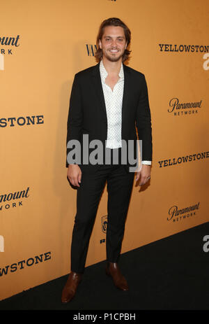 Los Angeles, Ca, Stati Uniti d'America. 11 Giugno, 2018. Luke Grimes, alla premiere di Yellowstone presso Paramount Studios di Los Angeles, la California il 11 giugno 2018. Credito: Faye Sadou/media/punzone Alamy Live News Foto Stock