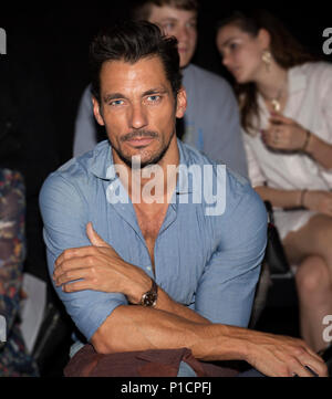 Londra, Regno Unito. 11 giugno 2018. David Gandy fila anteriore la cecità SS19 sfilata presso la London Fashion Week Uomo Credito: Paolo Licorish/Alamy Live News Foto Stock