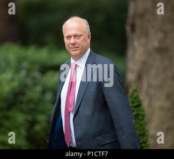 A Downing Street, Londra, Regno Unito. Il 12 giugno 2018. Chris temolo, Segretario di Stato per i trasporti a Downing Street per settimanale riunione del gabinetto. Credito: Malcolm Park/Alamy Live News. Foto Stock