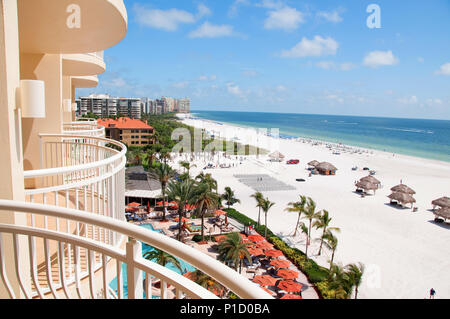 Il lussuoso Marco Island JW Marriott Beach Resort si trova a 3 miglia di spiaggia privata di sabbia bianca del Golfo del Messico. Foto Stock