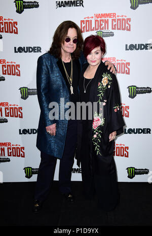 Ozzy Osbourne e la moglie Sharon Osbourne in sala stampa al Metal Hammer Golden Gods Awards 2018 tenutasi a indigo al O2 a Londra. Foto Stock