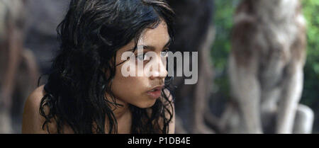 Mowgli è un imminente live-action avventura fantasy film diretto da Andy Serkis e scritto da Callie Kloves, basato sul libro della giungla di Rudyard Kipling. Questa fotografia è per il solo uso editoriale ed è il copyright del film company e/o il fotografo assegnato dal film o società di produzione e può essere riprodotto solo da pubblicazioni in congiunzione con la promozione del film di cui sopra. Un credito per il film company è richiesto. Il fotografo deve anche essere accreditato quando noto. Foto Stock