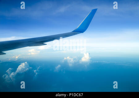 Tiro dalla finestra piano ,concetto di viaggiare Foto Stock