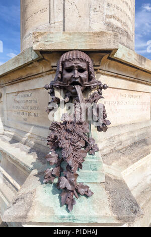 STRATFORD-upon-Avon, Regno Unito - 24 agosto: bella scultura di metallo sul memoriale di Gower in Straford upon Avon, Regno Unito il 24 agosto 2 Foto Stock