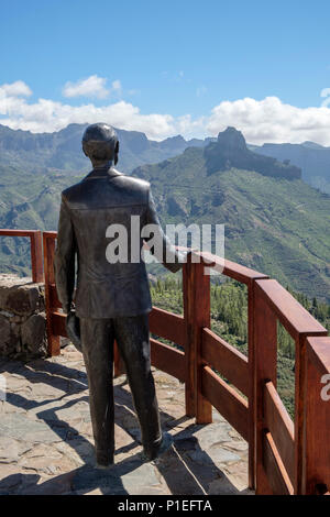 La statua dello scrittore e filosofo Miguel de Unamuno presso il punto di vista Mirador de Unamuno, Artenara, Gran Canaria Isole Canarie Spagna Foto Stock