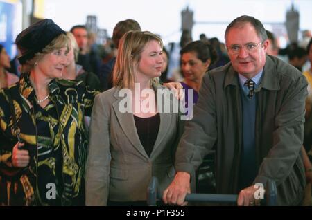 Pellicola originale titolo: Bridget Jones: IL BORDO DELLA RAGIONE. Titolo inglese: Bridget Jones: IL BORDO DELLA RAGIONE. Regista: BEEBAN KIDRON. Anno: 2004. Stelle: JIM BROADBENT; Renee Zellweger; GEMMA JONES. Credito: Universal Studios / Album Foto Stock