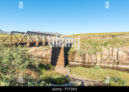 Singola corsia ponte sulla strada R396 oltre la campana fiume vicino a Rodi nella provincia del Capo orientale del Sud Africa Foto Stock