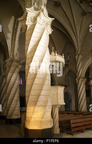 Spagna - Valencia regione autonoma - Alt Vinalopó (distretto) - Alicante. Villena; Iglesia de Santiago; columnas góticas 'catalanas'. Foto Stock