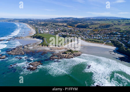 La spiaggia di Brighton, Dunedin, South Island, in Nuova Zelanda - antenna fuco Foto Stock